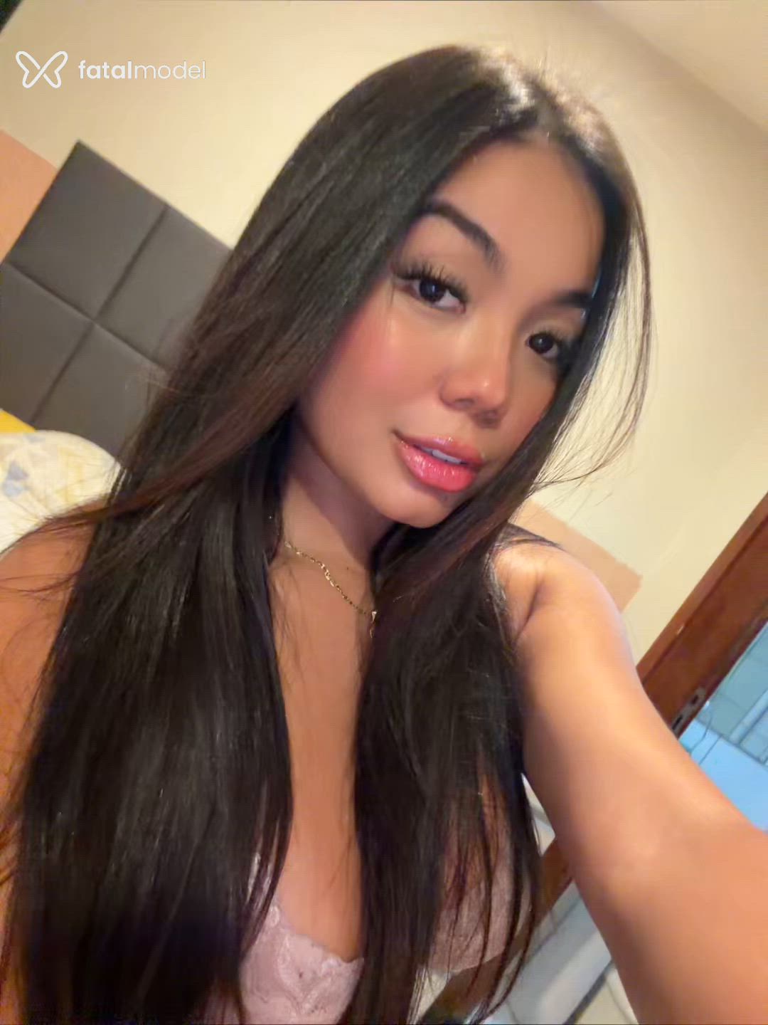 Acompanhante mulher morena (o) de olhos pretos - Sofia Lopes