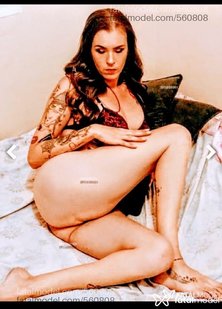Acompanhante mulher trans loira (o) de olhos mel - Renata Vogue