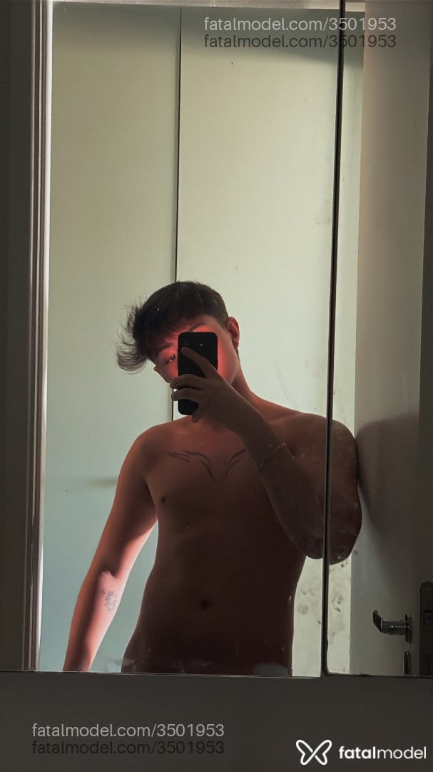 Acompanhante homem com cabelo castanho de olhos castanhos - Kayo Acompanhante homem com cabelo castanho de olhos castanhos - Kayo