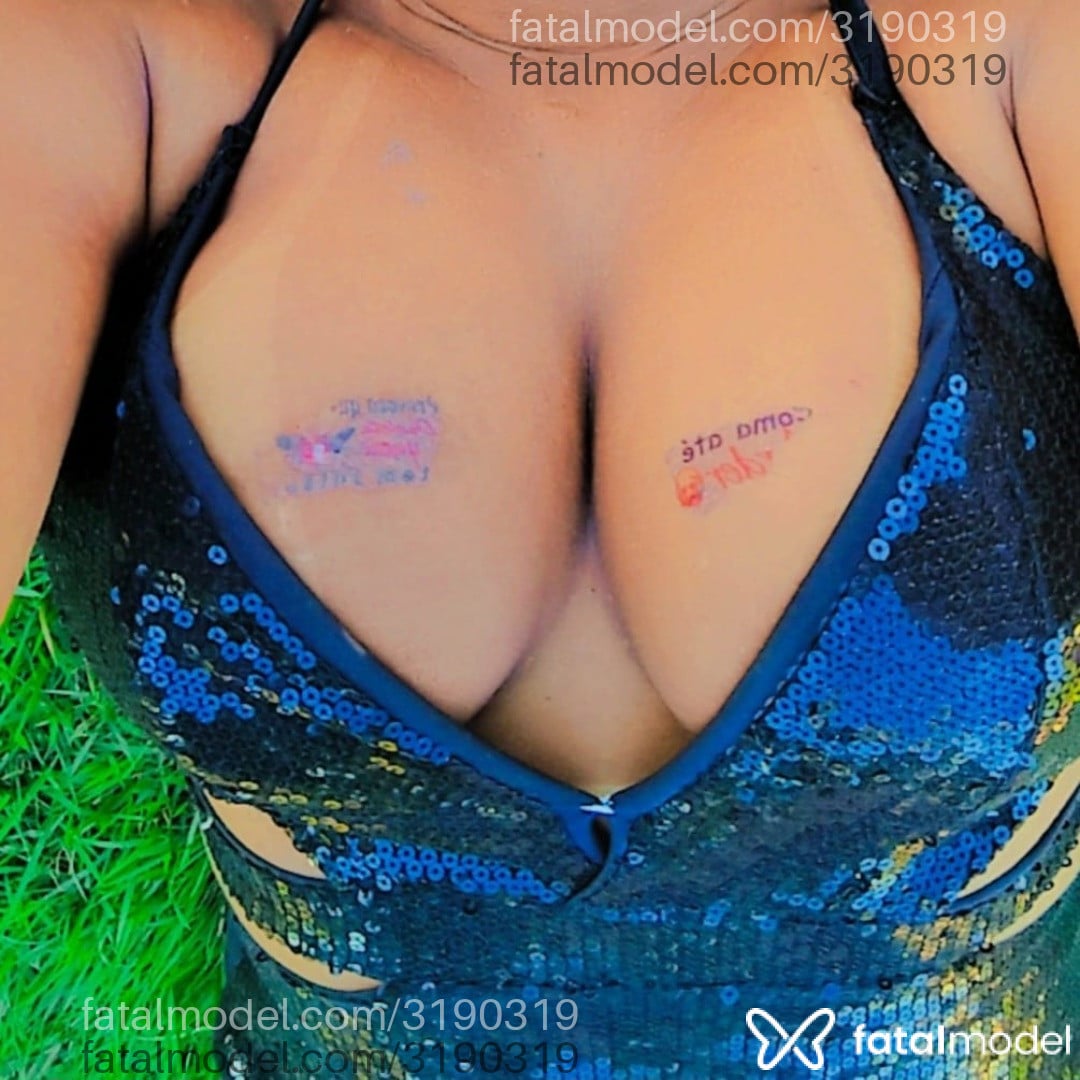 Acompanhante mulher com cabelo castanho de olhos mel - Morena Acompanhante mulher com cabelo castanho de olhos mel - Morena