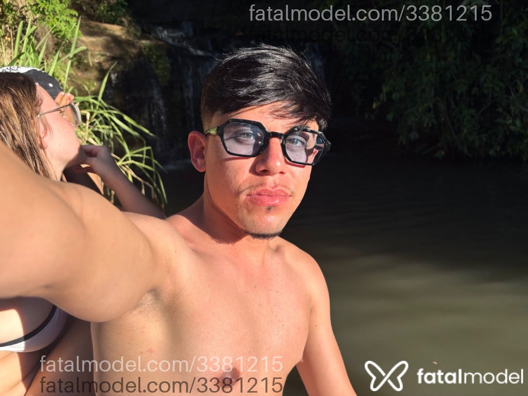 Acompanhante homem com cabelo castanho de olhos mel - Adilson