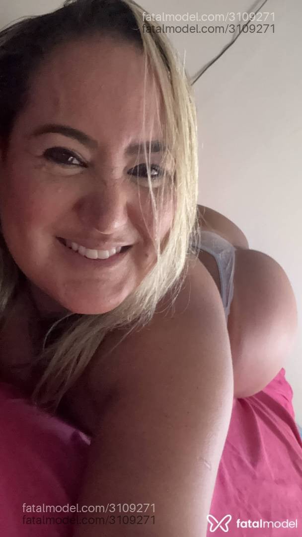 Acompanhante mulher loira (o) de olhos mel - Leona Ferraz
