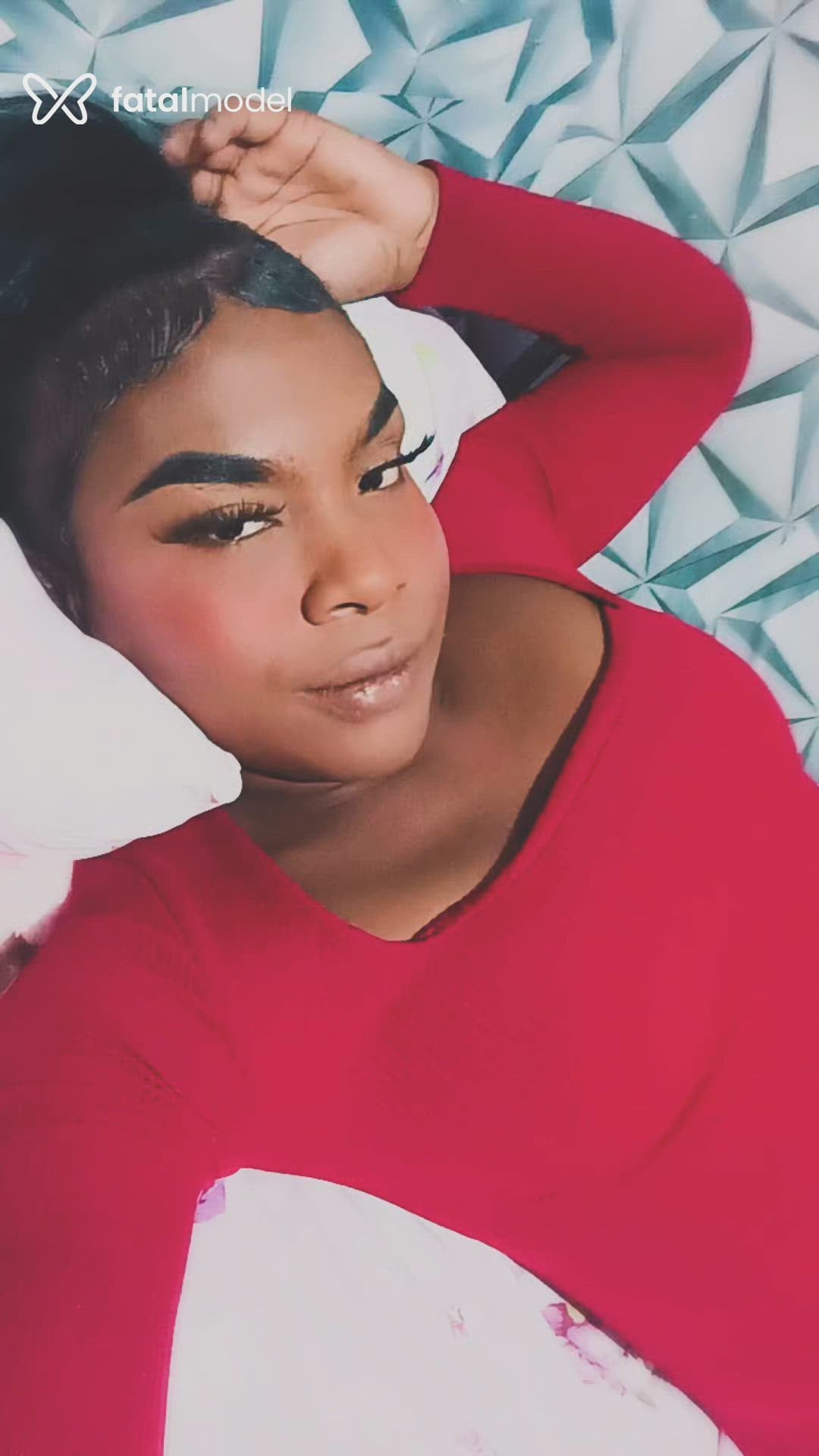 Acompanhante mulher trans morena (o) de olhos pretos - Luciana