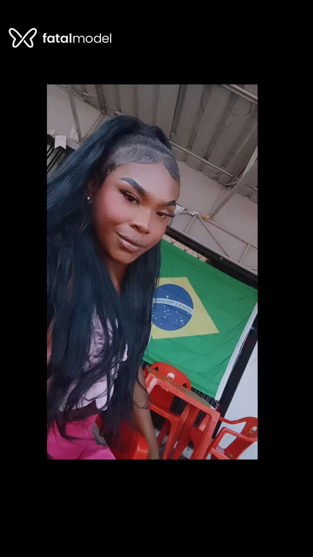 Acompanhante mulher trans morena (o) de olhos pretos - Luciana