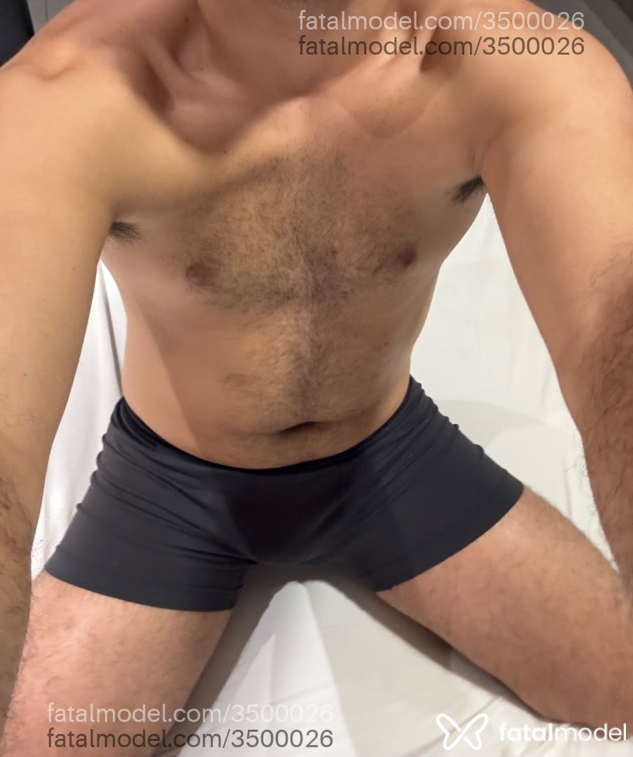 Acompanhante homem sem cabelo de olhos castanhos - Leo Russ