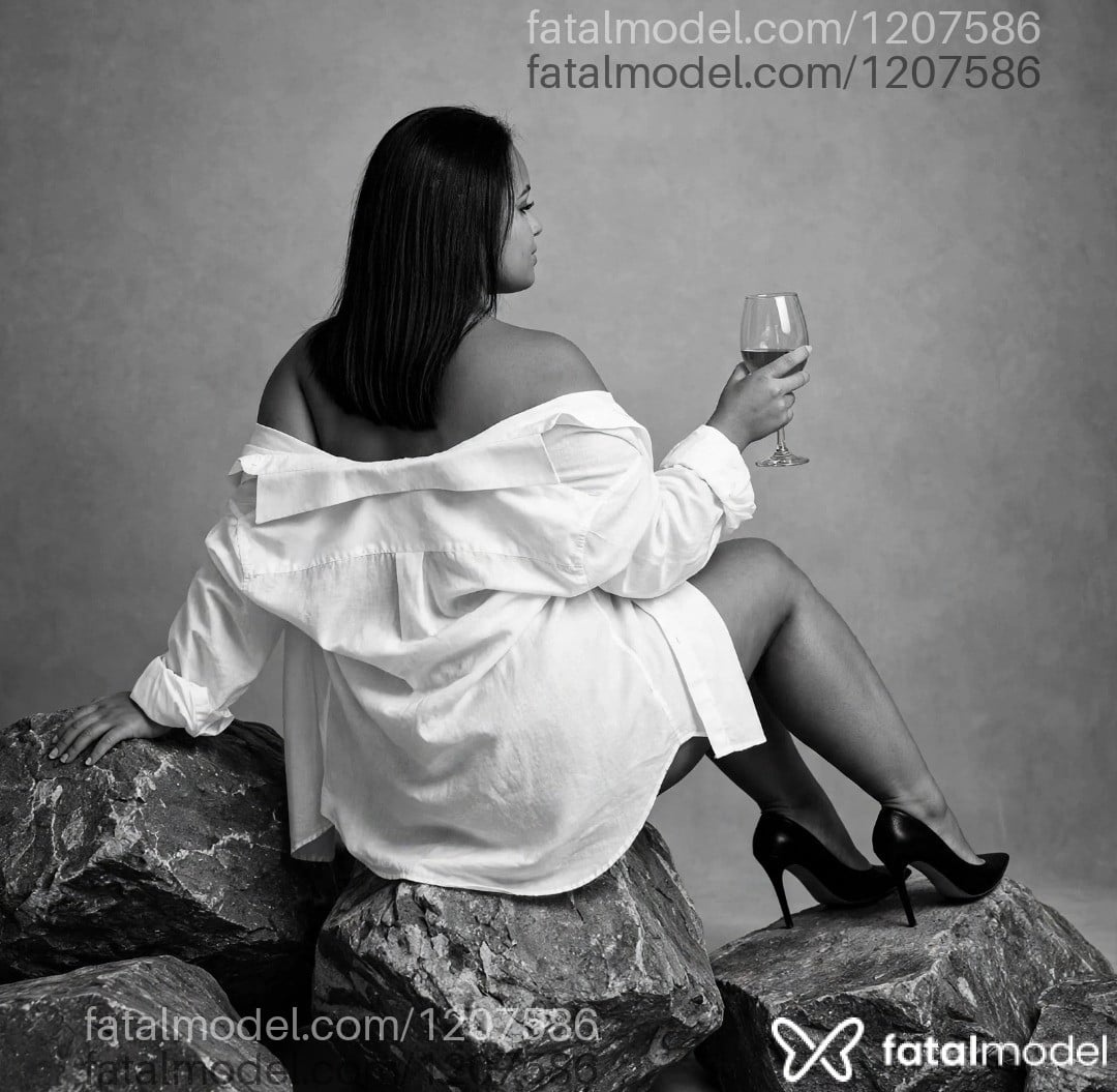 Acompanhante mulher morena (o) de olhos pretos - Carol