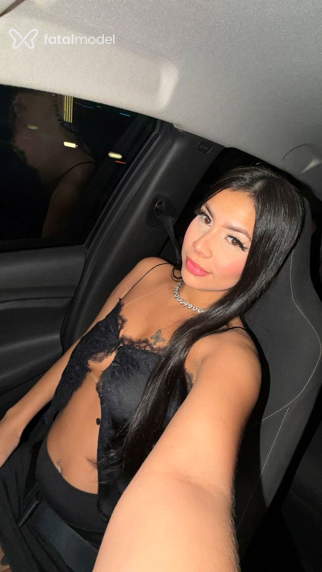 Acompanhante mulher morena (o) de olhos castanhos - Thay Martins