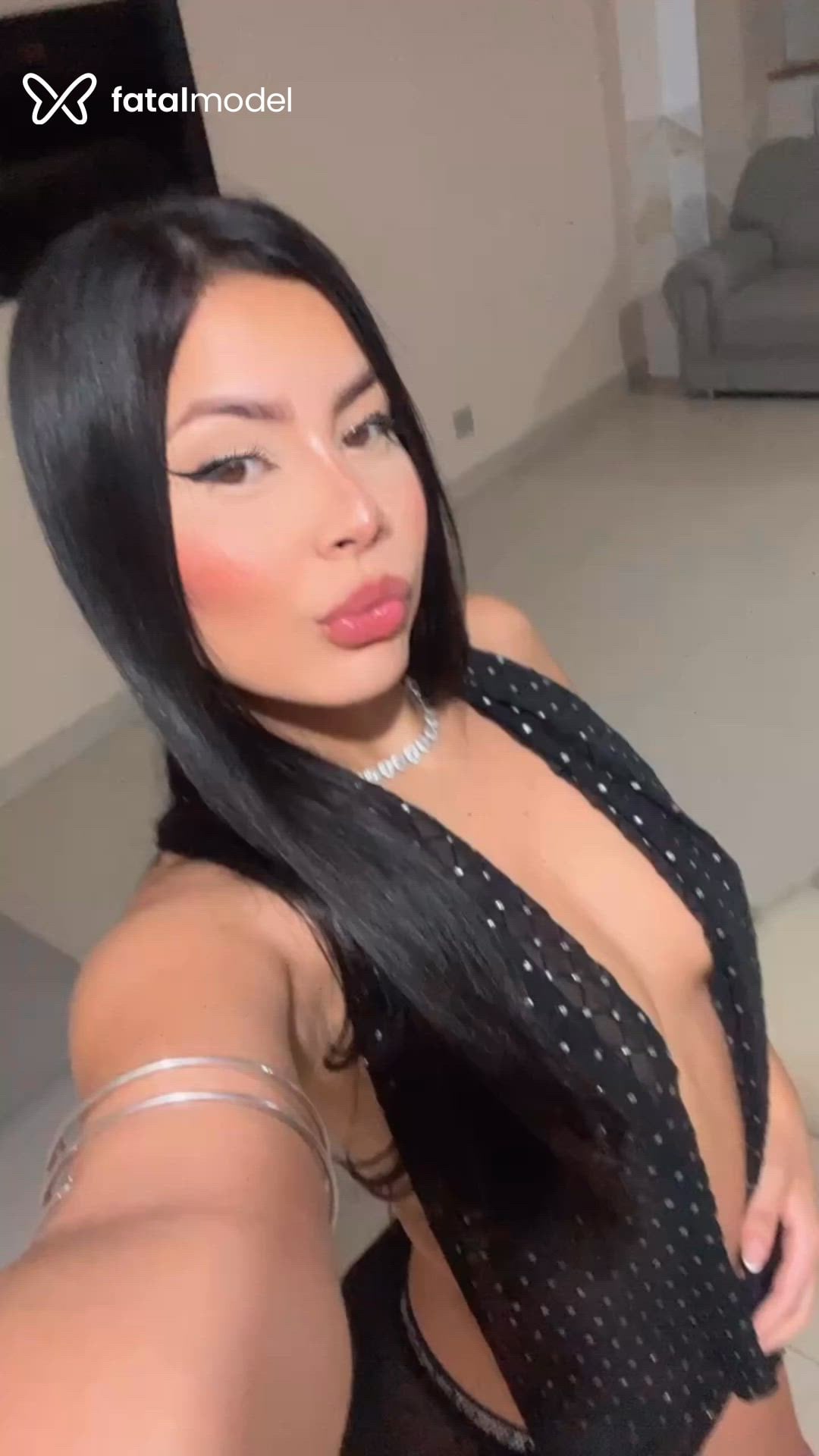 Acompanhante mulher morena (o) de olhos castanhos - Thay Martins