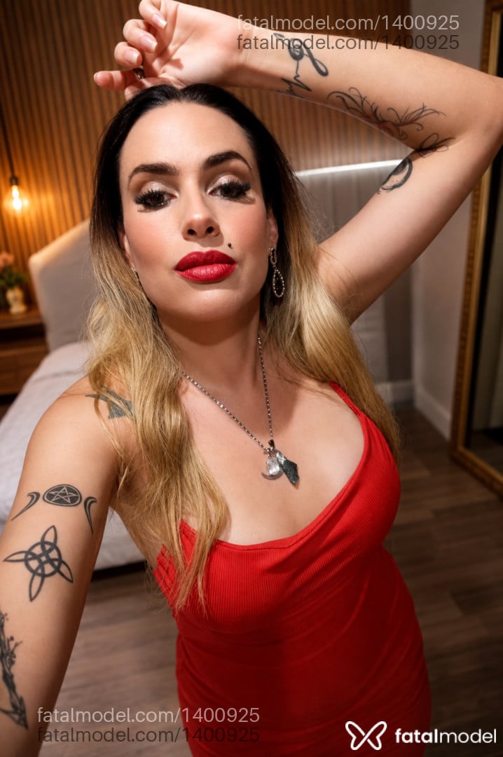 Acompanhante mulher trans loira (o) de olhos castanhos - Raylla