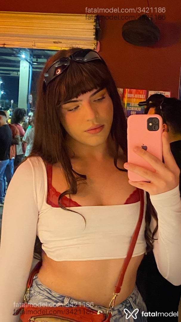 Acompanhante mulher trans morena (o) de olhos verdes - Angel