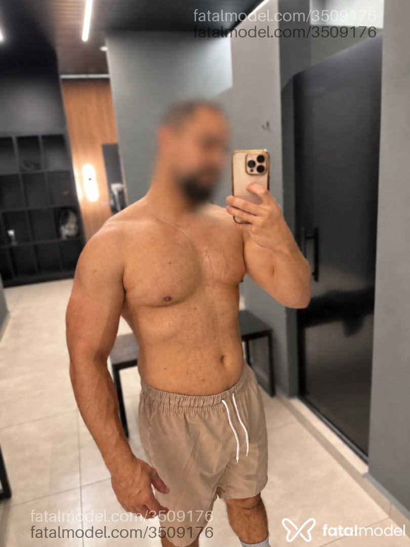 Acompanhante homem morena (o) de olhos castanhos - Leonardo