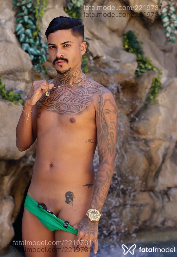 Acompanhante homem morena (o) de olhos castanhos - Riscado