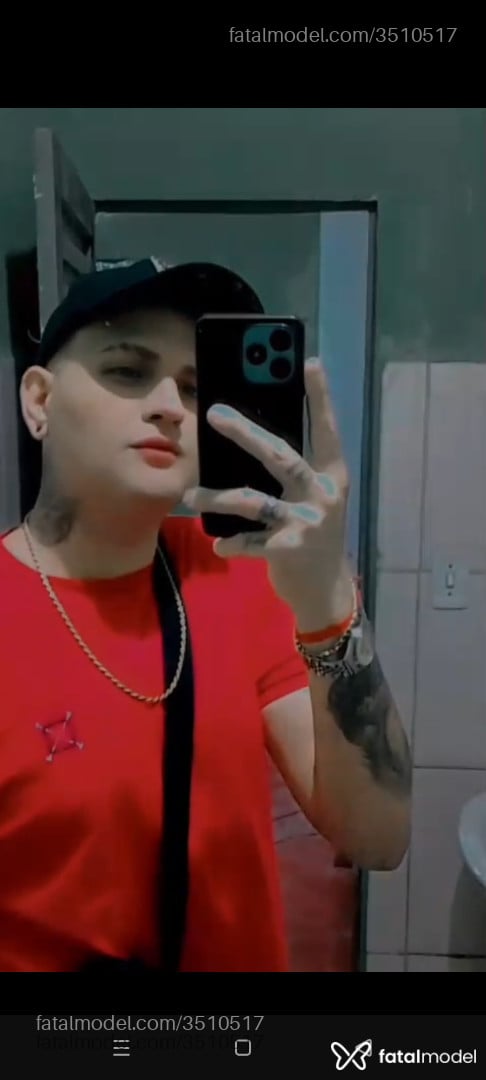 Acompanhante homem com cabelo castanho de olhos verdes - Lucas Acompanhante homem com cabelo castanho de olhos verdes - Lucas