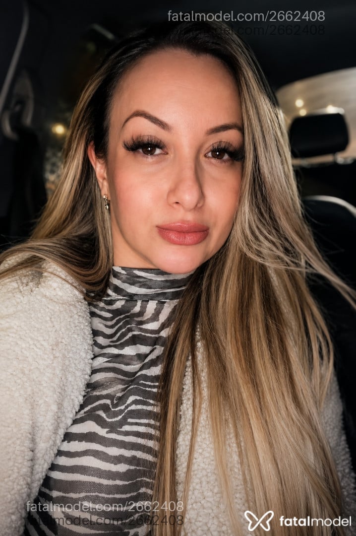 Acompanhante mulher loira (o) de olhos castanhos - Bruna Navarro