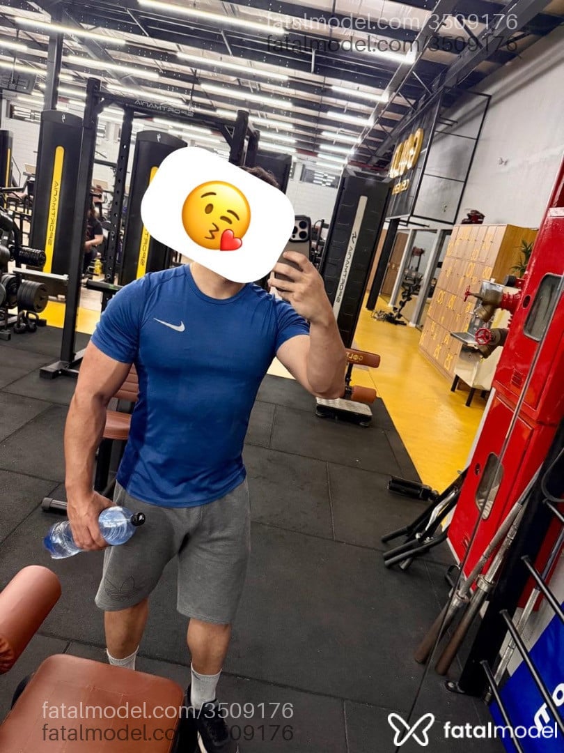 Acompanhante homem morena (o) de olhos castanhos - Leonardo