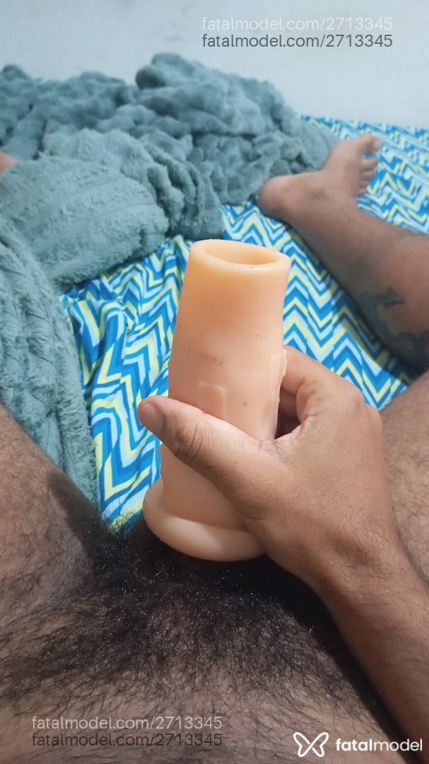 Acompanhante homem morena (o) de olhos pretos - Black