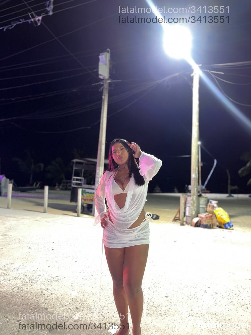 Acompanhante mulher morena (o) de olhos pretos - Thaysinha