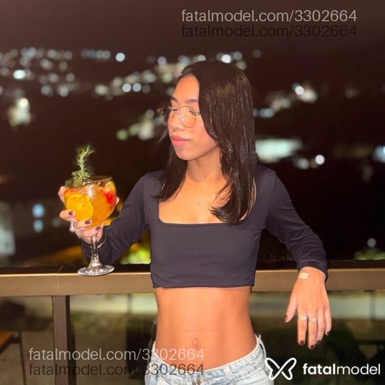 Acompanhante mulher morena (o) de olhos pretos - Yasmin