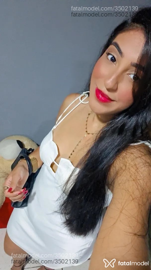 Acompanhante mulher com cabelo castanho de olhos castanhos - Roberta