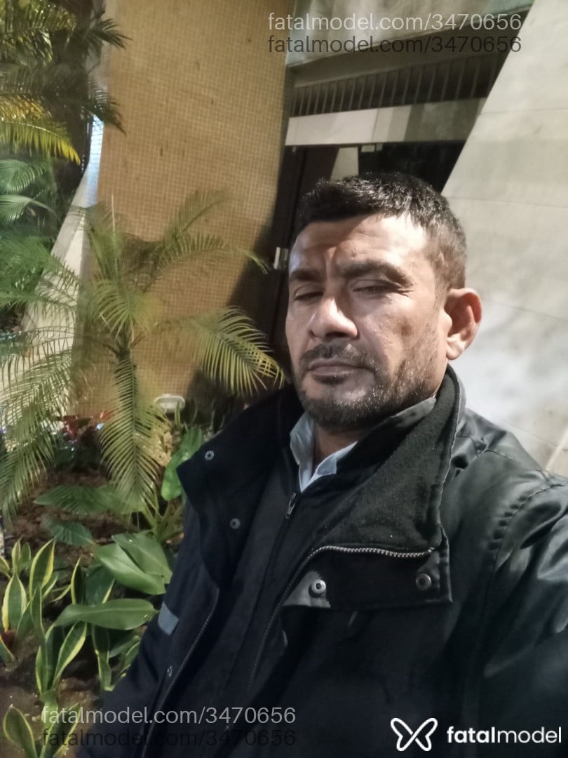 Acompanhante homem morena (o) de olhos castanhos - Pedro