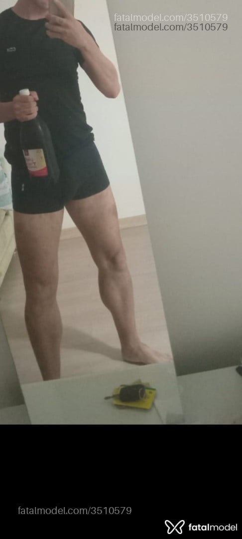 Acompanhante homem com cabelo grisalho de olhos castanhos - Lucas Acompanhante homem com cabelo grisalho de olhos castanhos - Lucas