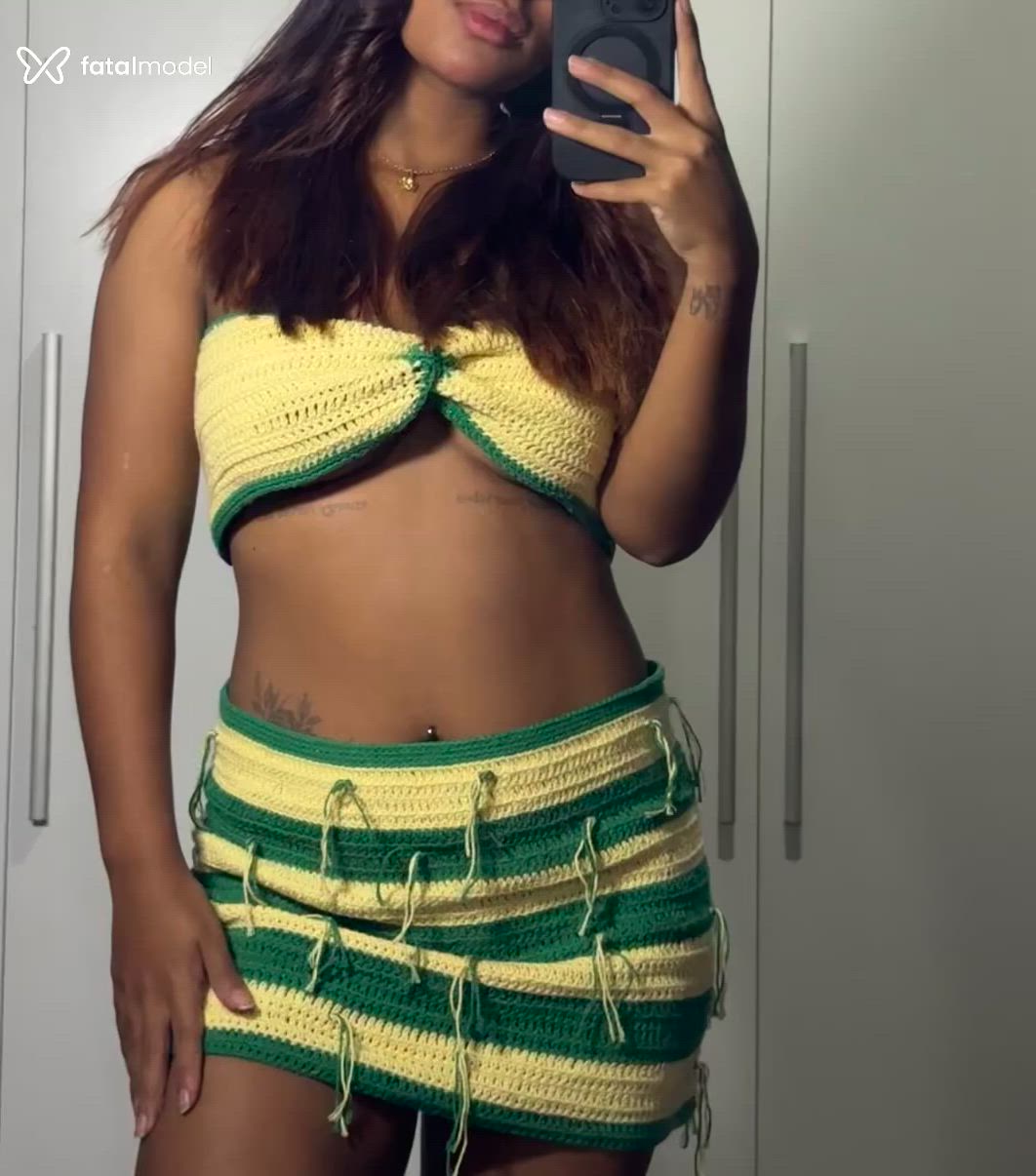 Acompanhante mulher com cabelo castanho de olhos castanhos - Maanu
