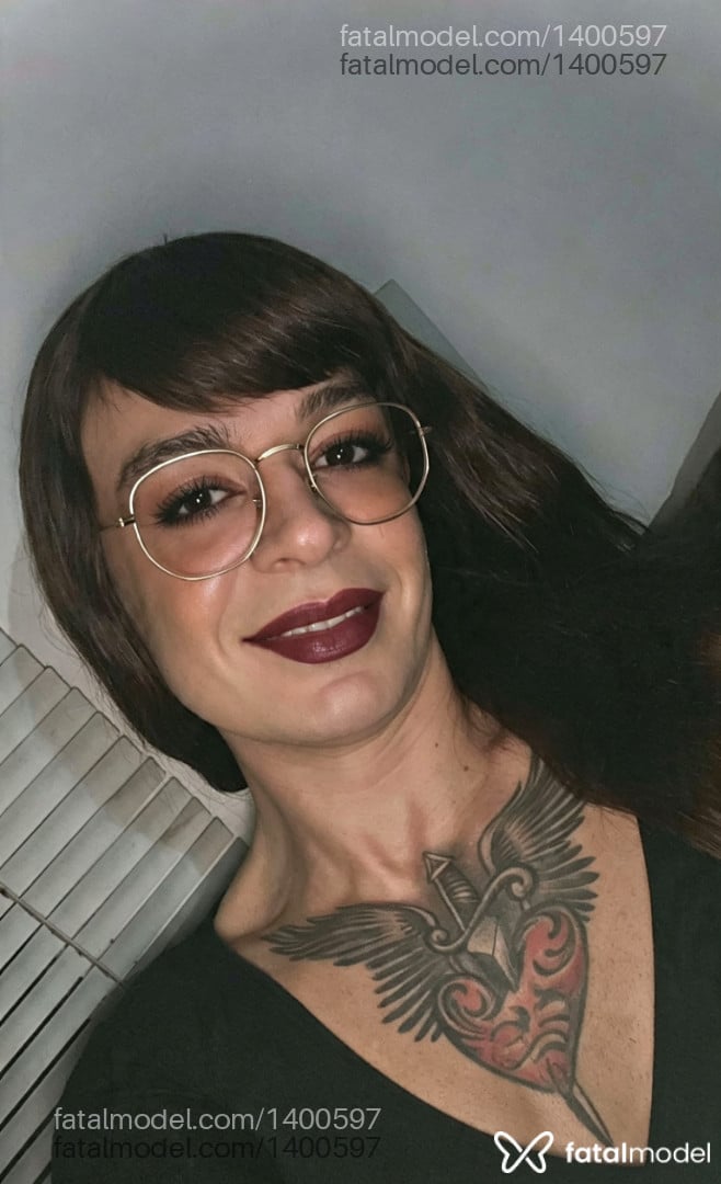 Acompanhante travesti com cabelo castanho de olhos castanhos - Nadhya Brucielen