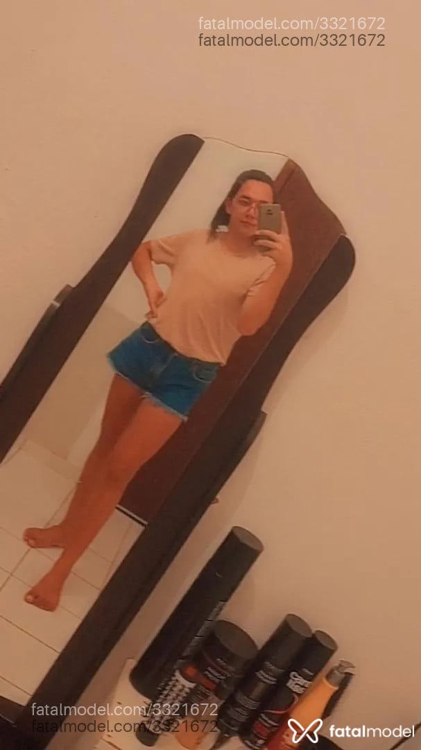 Acompanhante mulher trans com cabelo castanho de olhos castanhos - Thalita