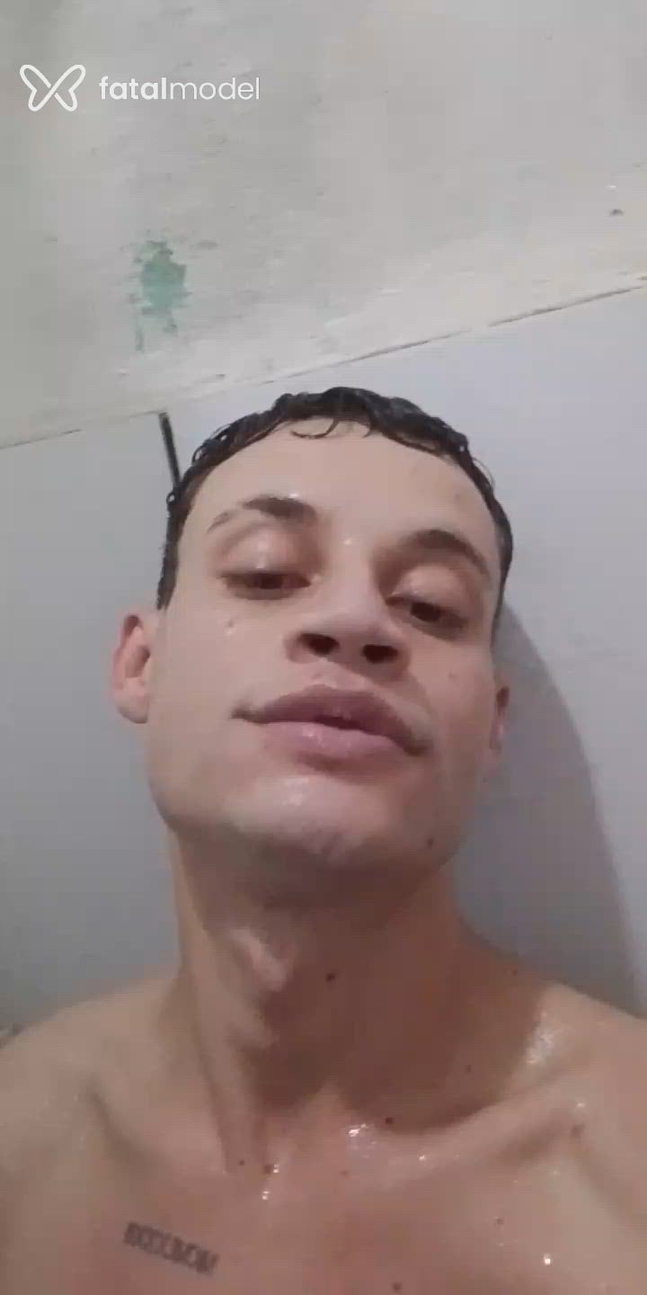 Acompanhante homem com cabelo castanho de olhos castanhos - Lello Acompanhante homem com cabelo castanho de olhos castanhos - Lello