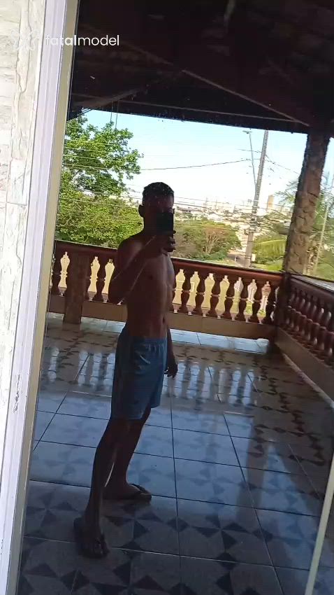 Acompanhante homem com cabelo castanho de olhos castanhos - Lello Acompanhante homem com cabelo castanho de olhos castanhos - Lello