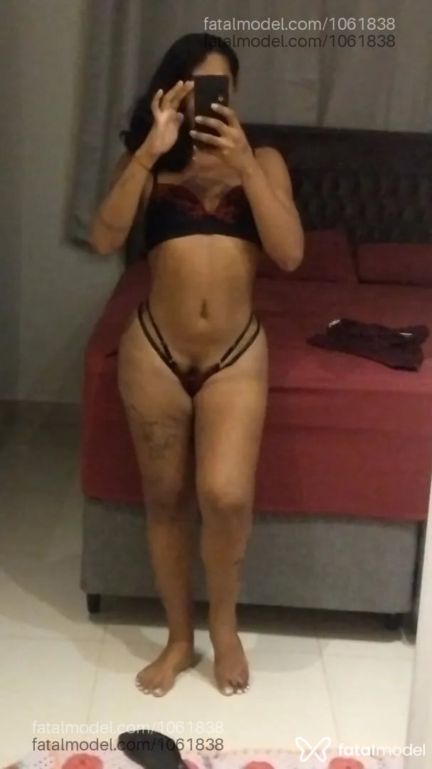 Acompanhante mulher trans morena (o) de olhos castanhos - ColombianaG