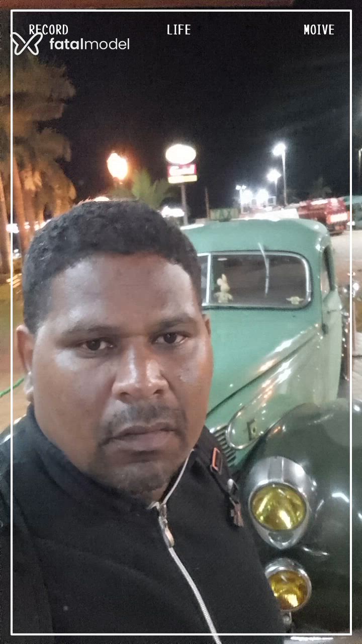 Acompanhante homem morena (o) de olhos pretos - Roberto
