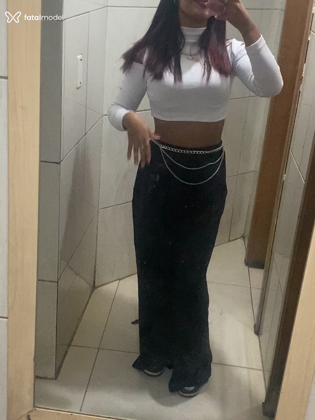 Acompanhante mulher com cabelo castanho de olhos castanhos - Maanu