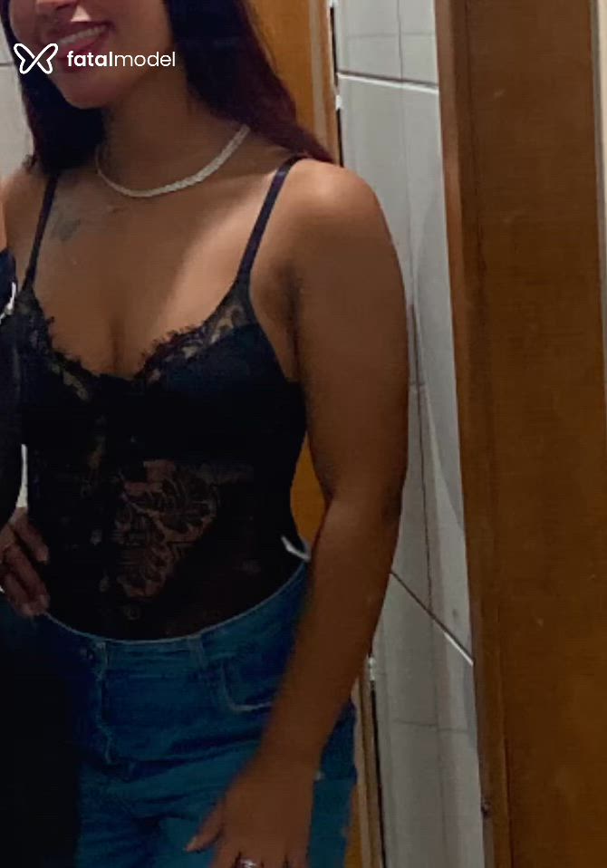 Acompanhante mulher com cabelo castanho de olhos castanhos - Maanu