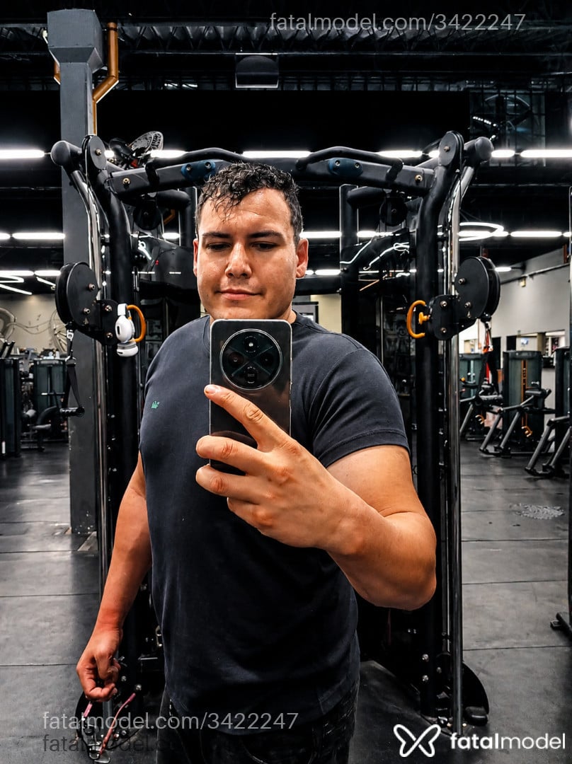 Acompanhante homem com cabelo castanho de olhos castanhos - Ryan Silva