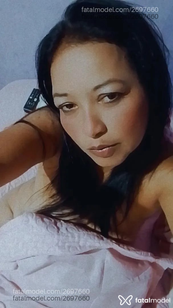 Acompanhante mulher morena (o) de olhos pretos - Morena