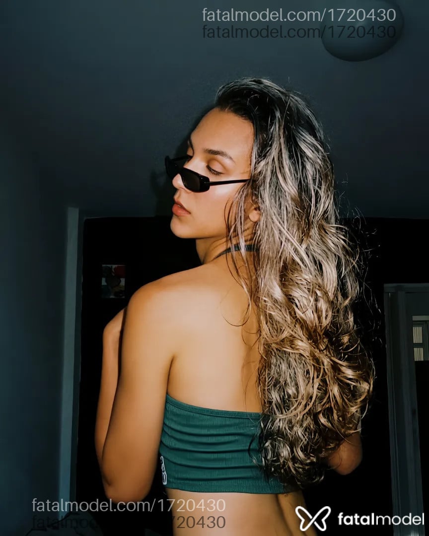 Acompanhante mulher trans morena (o) de olhos castanhos - Lua