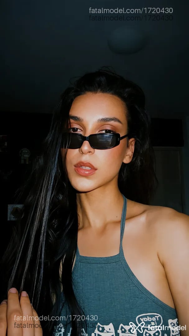 Acompanhante mulher trans morena (o) de olhos castanhos - Lua