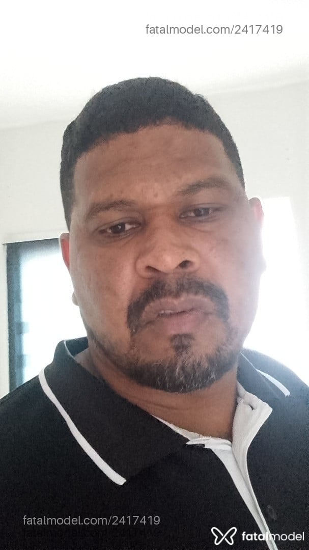 Acompanhante homem morena (o) de olhos pretos - Roberto