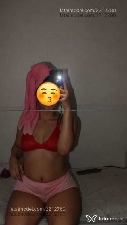 Acompanhante mulher morena (o) de olhos pretos - Elisa