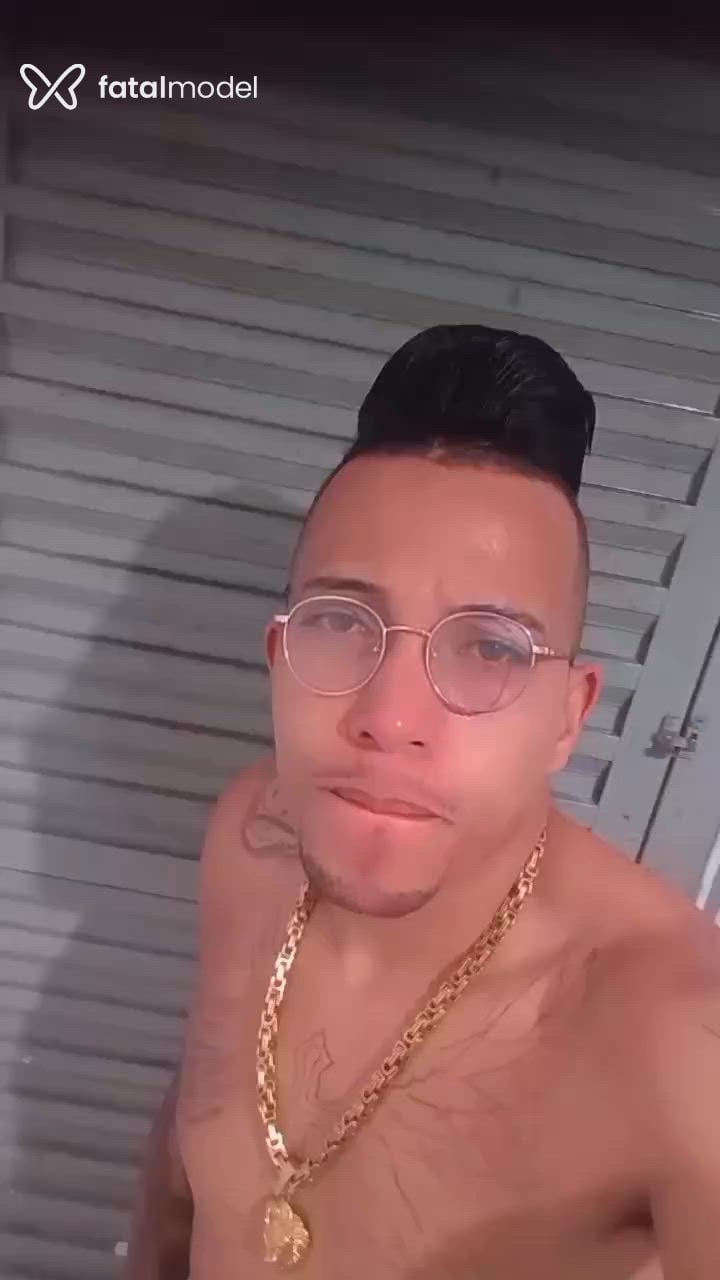 Acompanhante homem com cabelo castanho de olhos castanhos - Diego