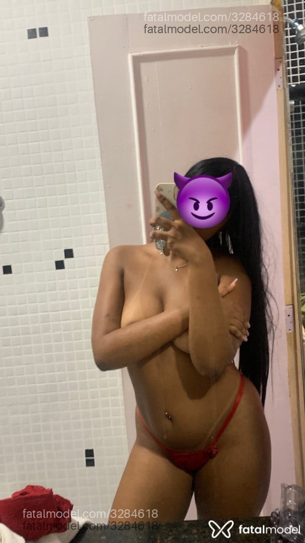 Acompanhante mulher morena (o) de olhos pretos - Thayane Menezes