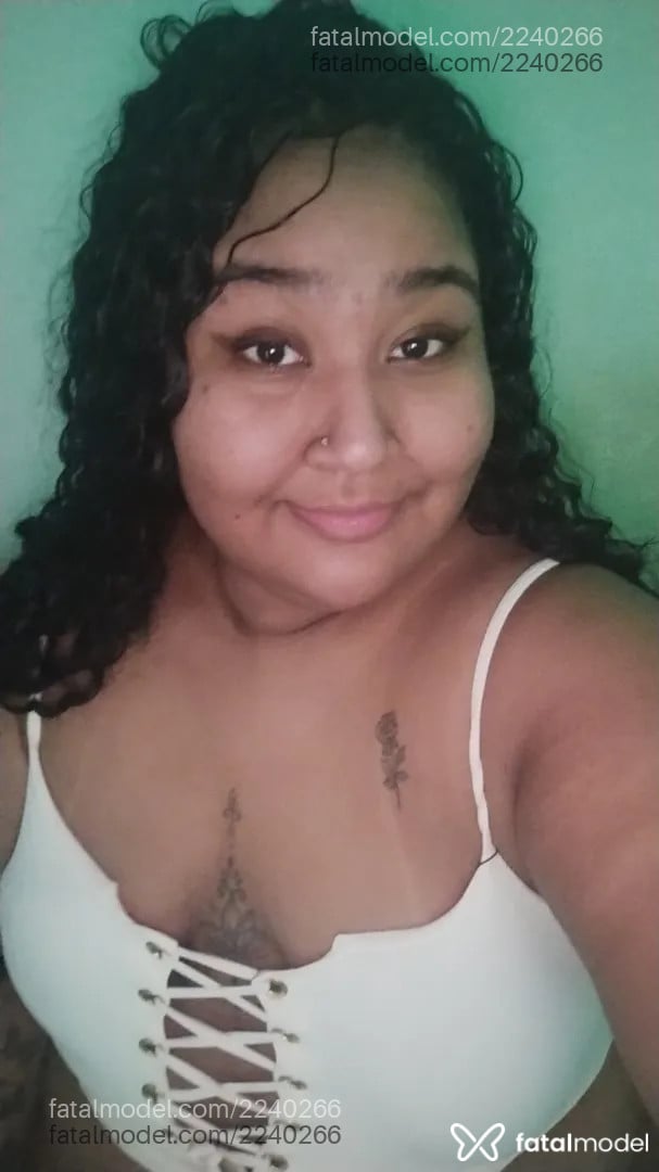 Acompanhante mulher morena (o) de olhos castanhos - Pretinharafa