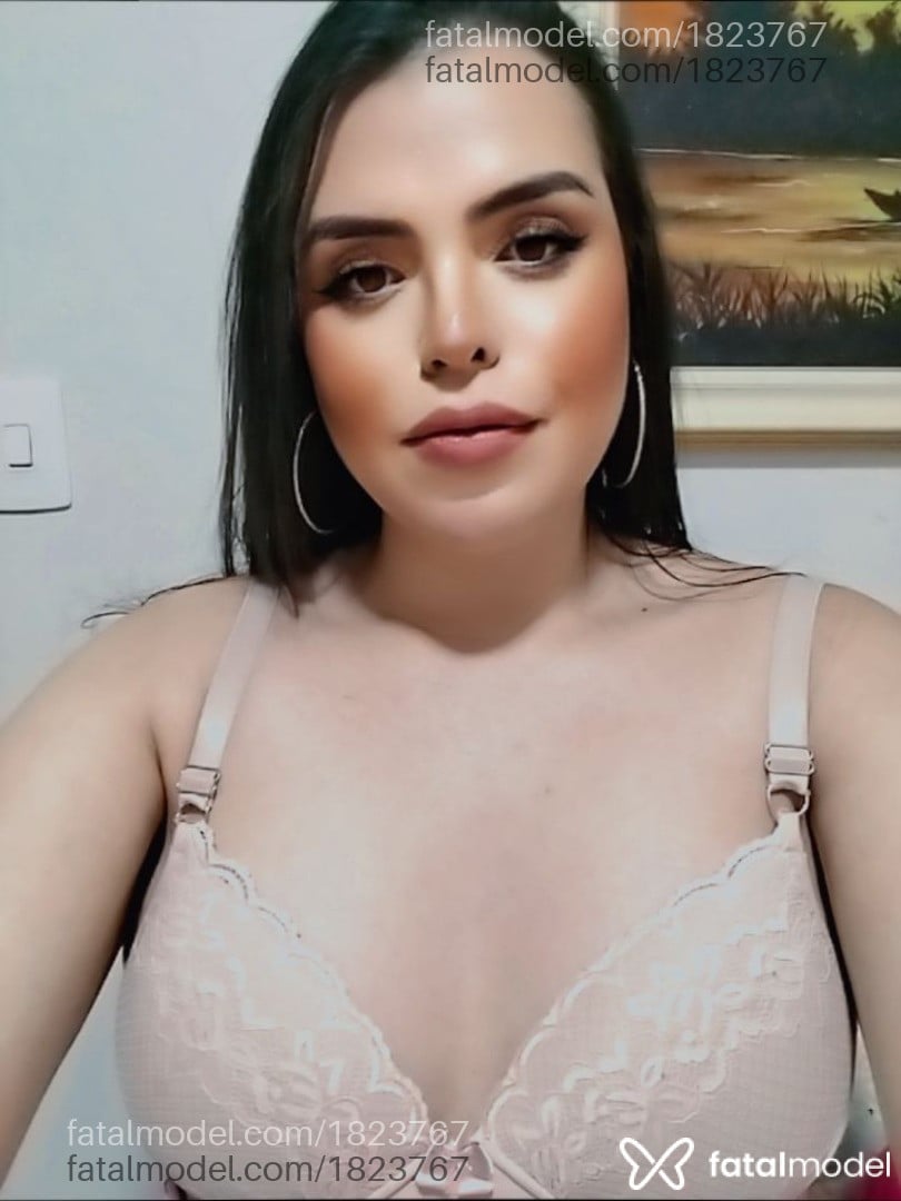 Acompanhante mulher trans morena (o) de olhos castanhos - Alicia