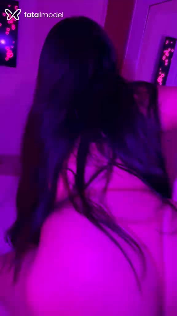 Acompanhante mulher com cabelo castanho de olhos castanhos - Larissa