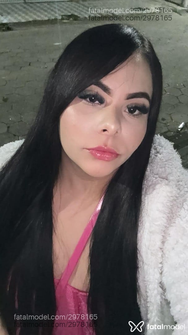 Acompanhante mulher com cabelo castanho de olhos castanhos - Larissa