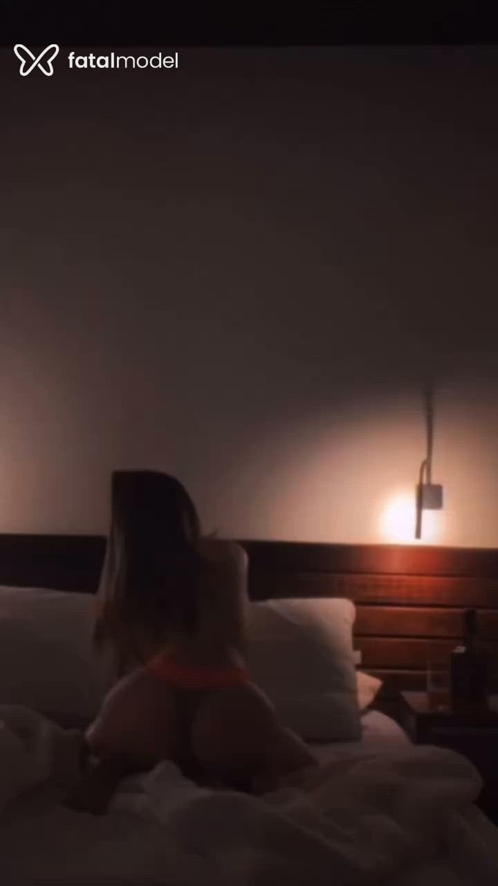 Acompanhante mulher loira (o) de olhos castanhos - Jadyyy