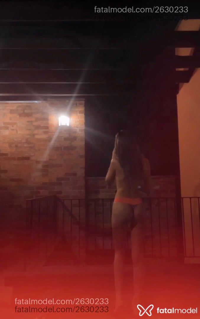 Acompanhante mulher loira (o) de olhos castanhos - Jadyyy