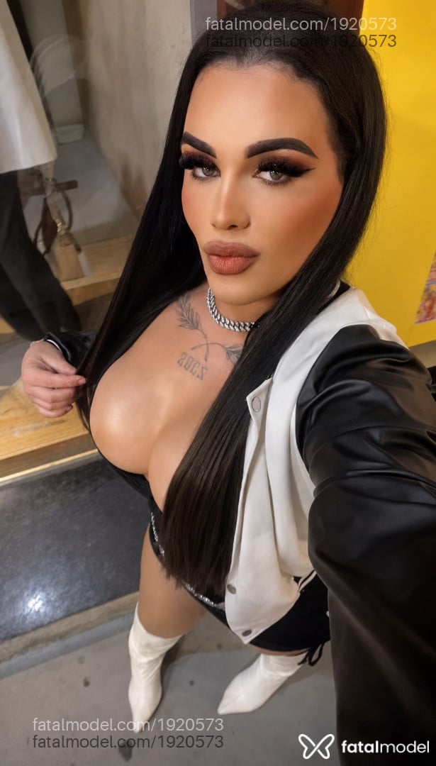 Acompanhante mulher trans morena (o) de olhos castanhos - Marillia Santos