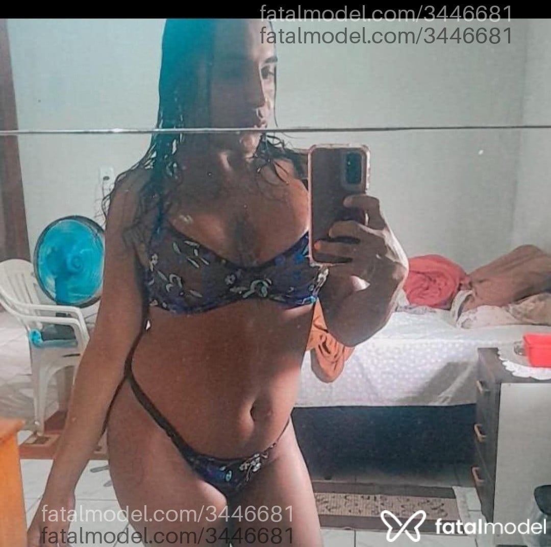 Acompanhante mulher trans morena (o) de olhos castanhos - Juliane